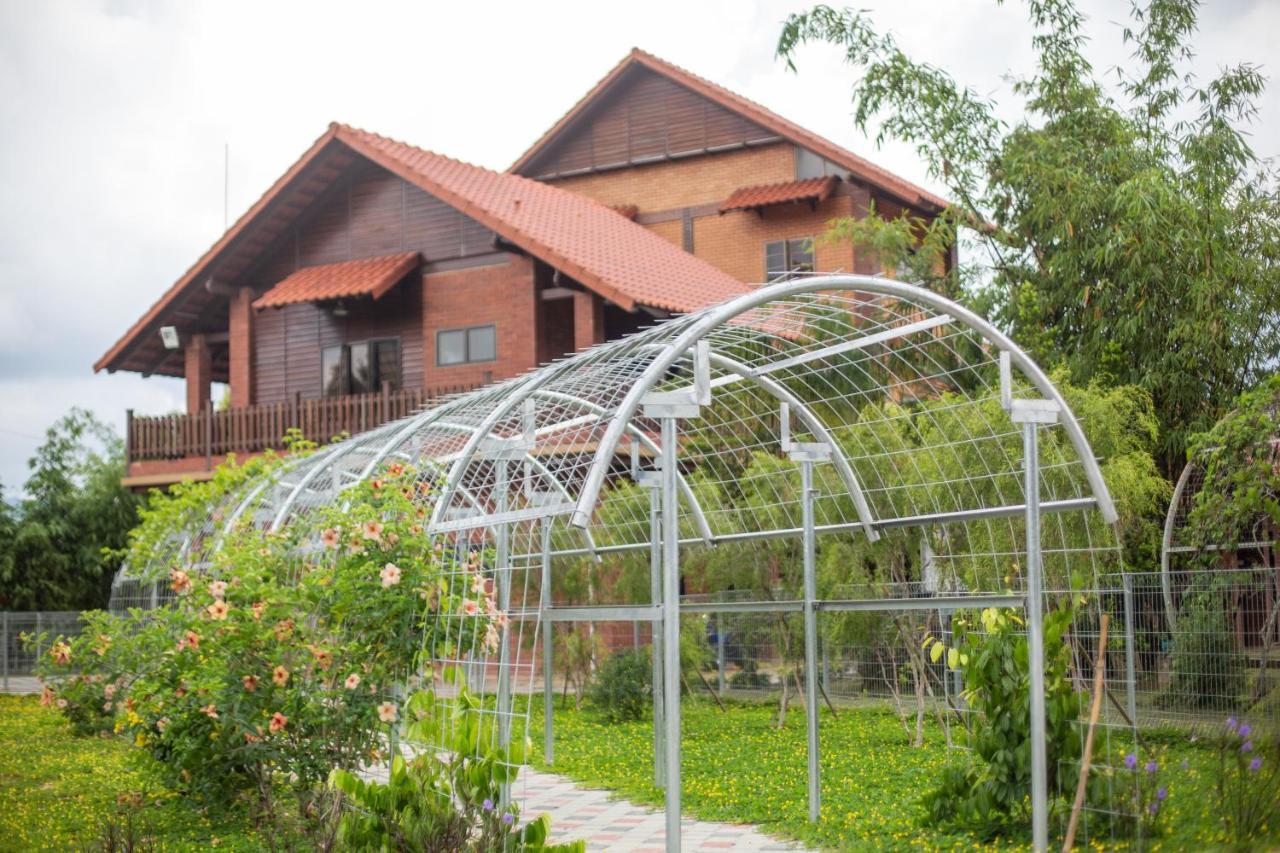 Red House The Garden Stay In Bukit Tinggi By Play Bentong Zewnętrze zdjęcie