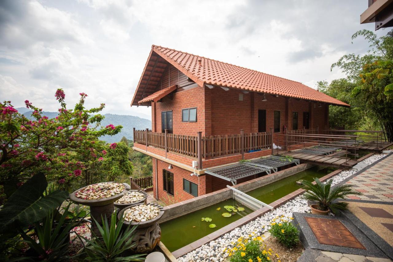 Red House The Garden Stay In Bukit Tinggi By Play Bentong Zewnętrze zdjęcie