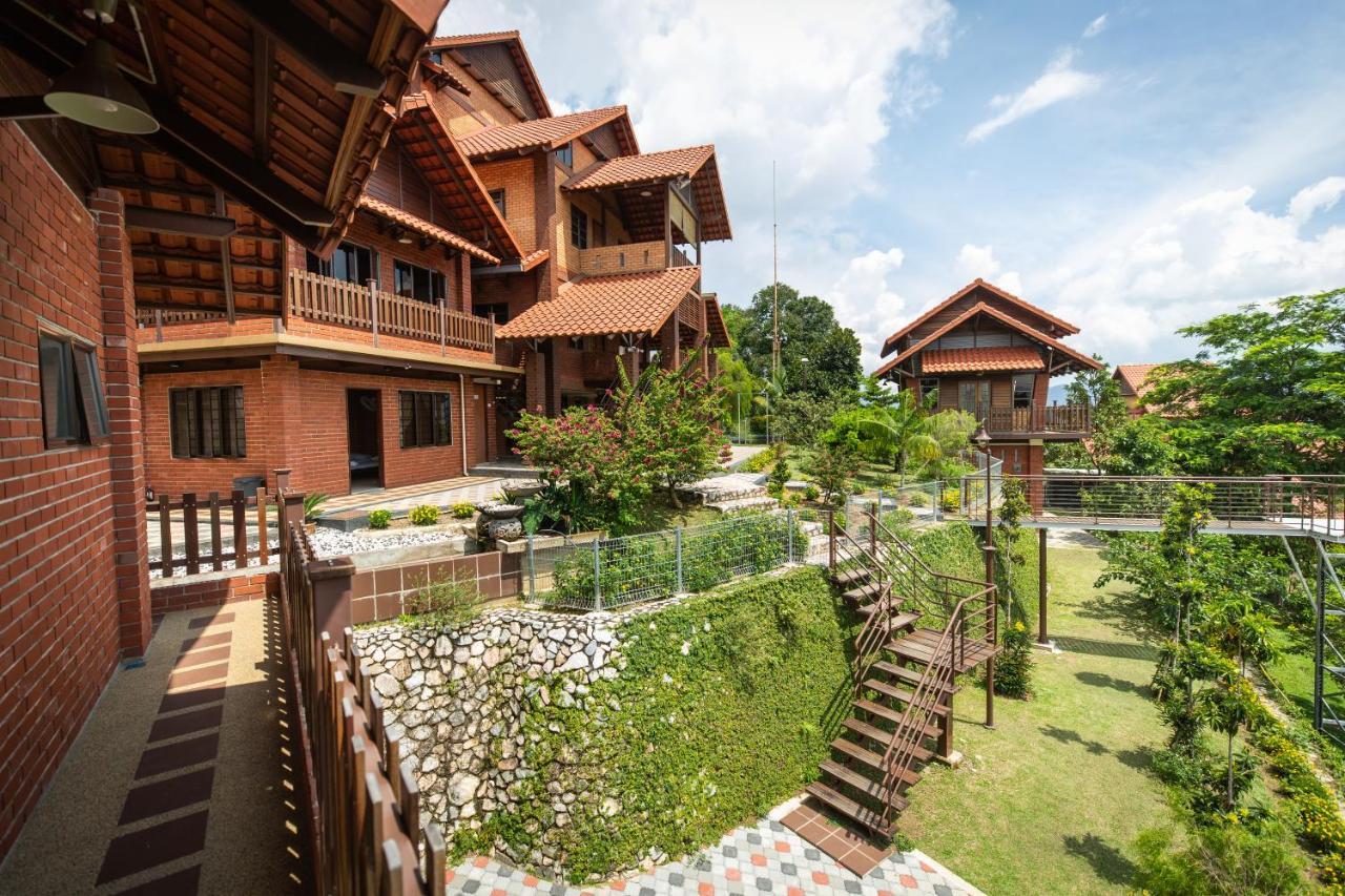 Red House The Garden Stay In Bukit Tinggi By Play Bentong Zewnętrze zdjęcie