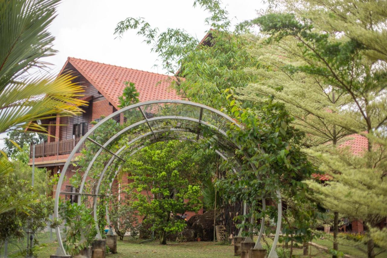 Red House The Garden Stay In Bukit Tinggi By Play Bentong Zewnętrze zdjęcie