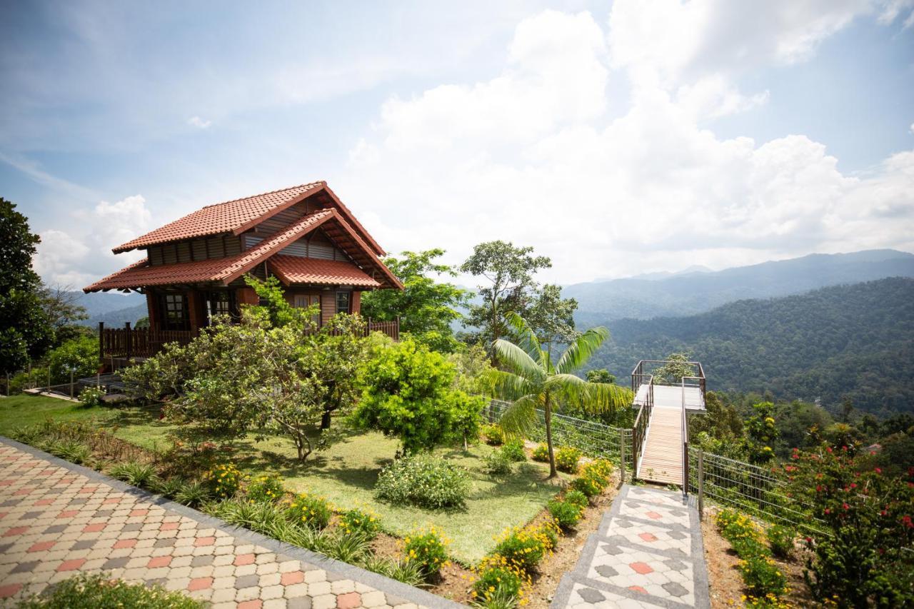 Red House The Garden Stay In Bukit Tinggi By Play Bentong Zewnętrze zdjęcie